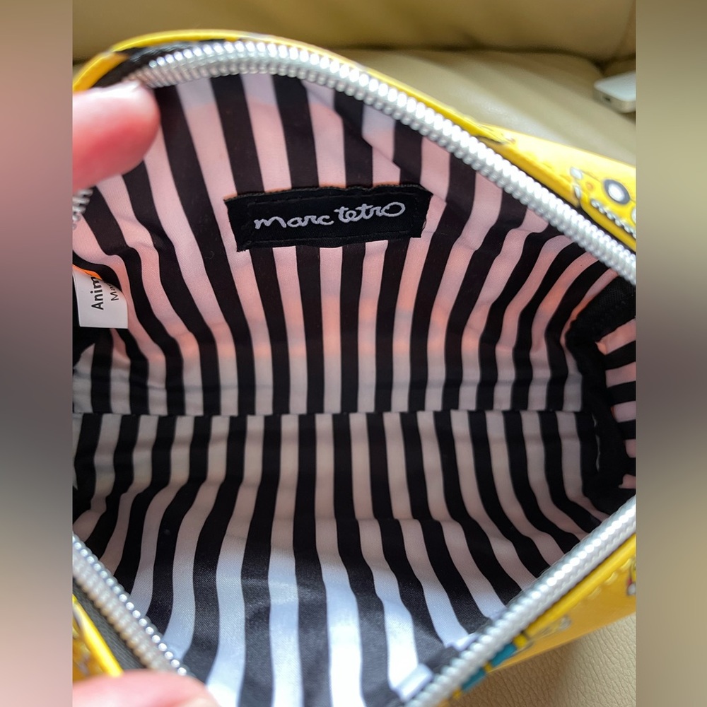 Marc Tetro - Yellow Taxi Print Pouch - NWOT! - Picture 4 of 4